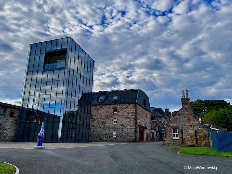 Budynki z alembikami destylacyjnymi