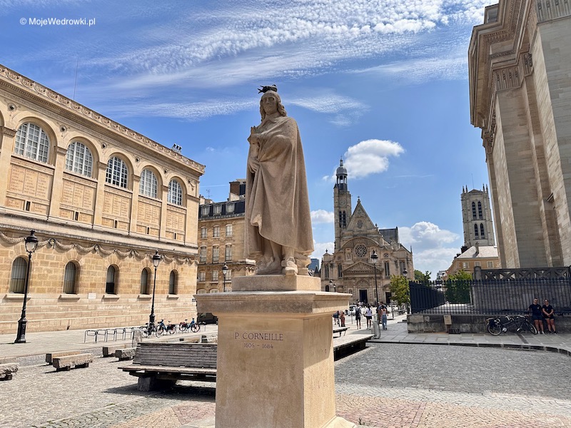 Kościół pw Św Szczepana ze Wzgórza - w oddali