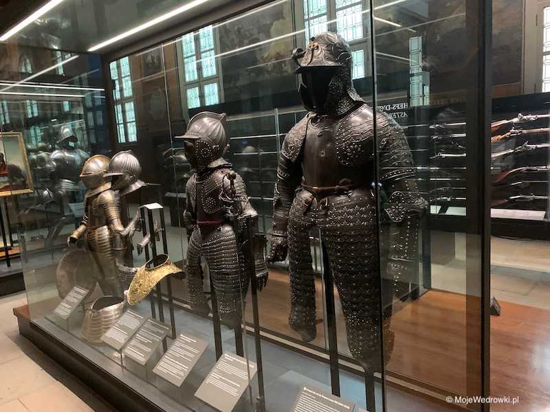 Ekspozycja zbroi w Muzeum Wojskowości w Paryżu
