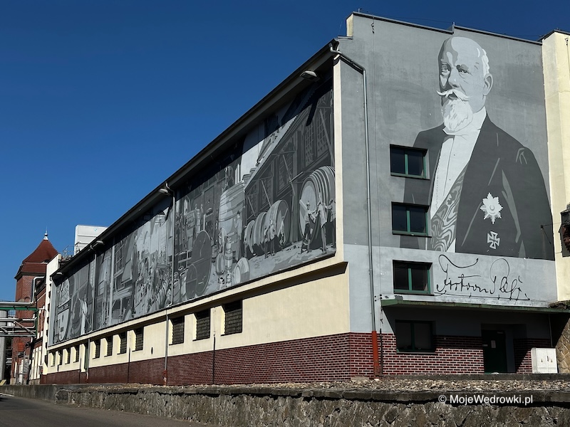 Historyczne malowidło na budynku browaru - założyciel browaru Książę Hochberg